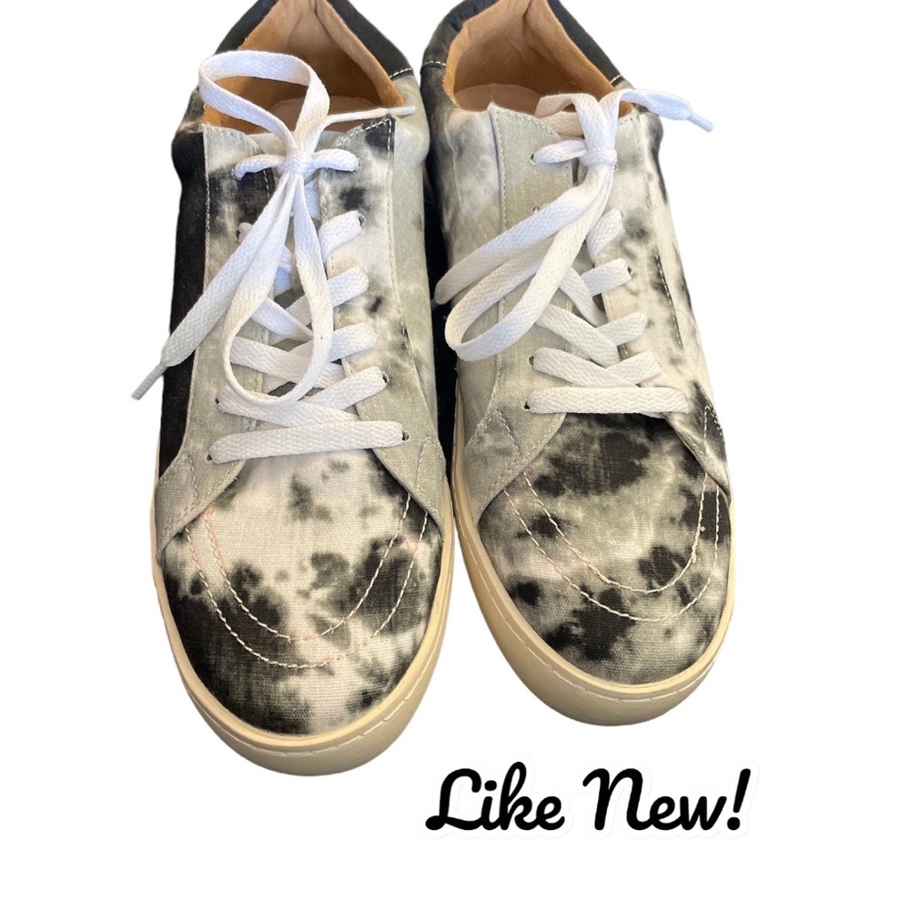 Mi.iM Tie Dye Canvas Tennis Shoes in “Maybe-Never-Worn” Condition!